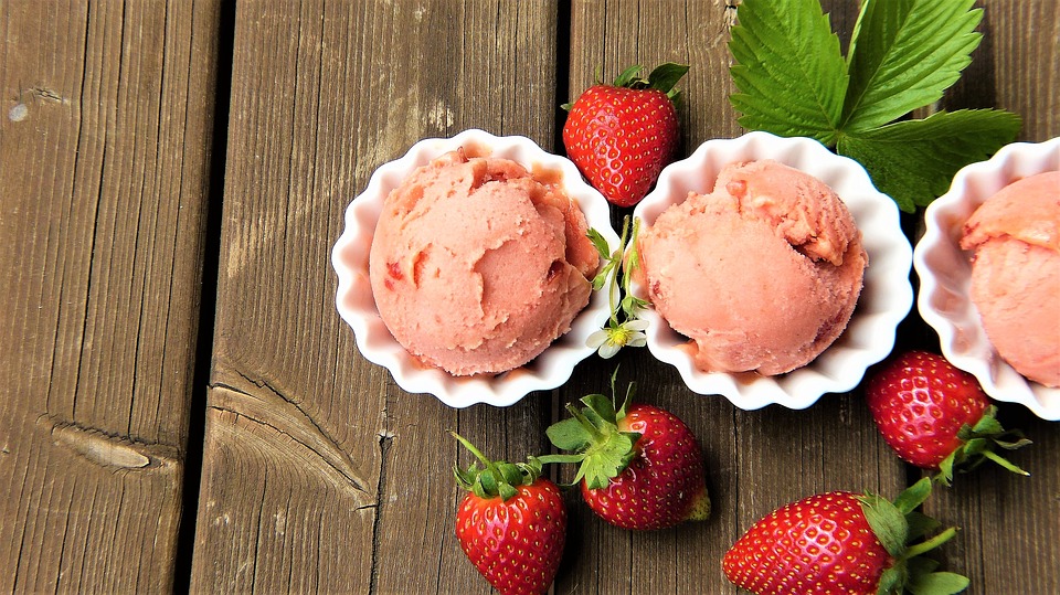 Jaro je malé léto – vyrobte si domácí zmrzlinu!